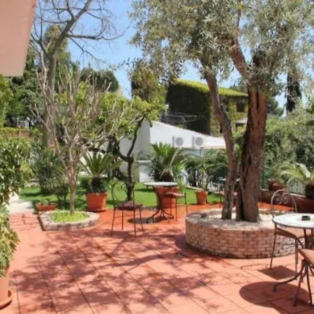 Hotel Garden 2*