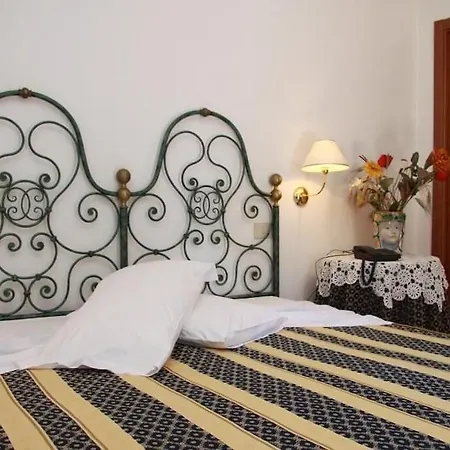 Garden Hotel 2*