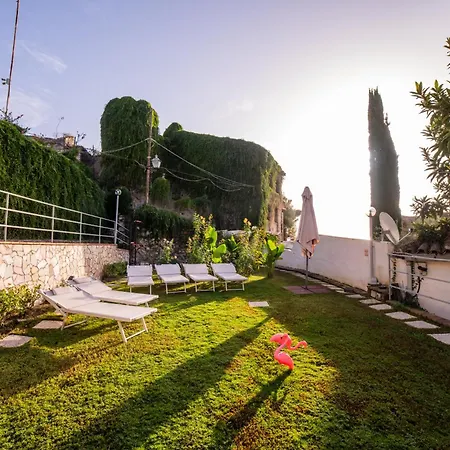 Garden Hotel 2*