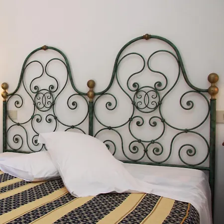 Garden Hotel 2*
